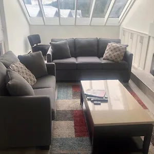 Apartment Hearthstone Loft, Village Centre, Private Hot Tub, Sleeps 6, Whistler
