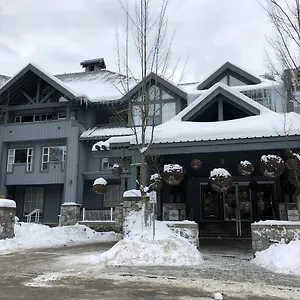 Siri At Glacier Hotel